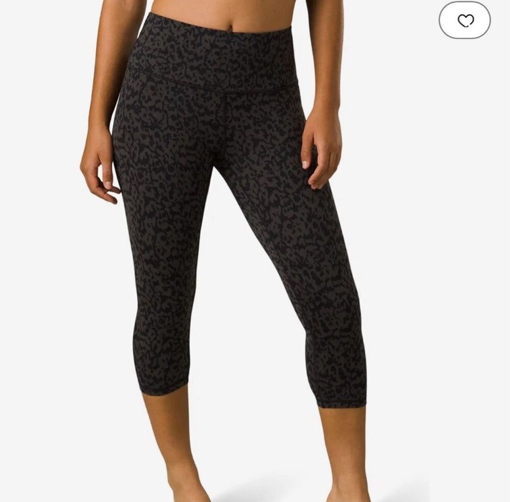 prAna $99 Chakara Capri Tights Dark Iron Wild Womens Medium NEW